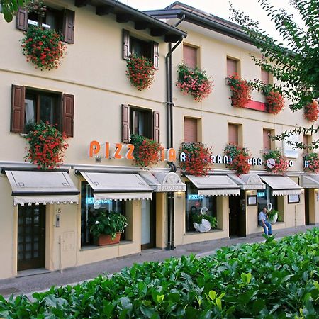 Hotel Ristorante Cigno - Camere And Aparthotel ラティザーナ エクステリア 写真