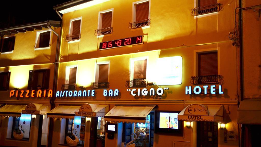 Hotel Ristorante Cigno - Camere And Aparthotel ラティザーナ エクステリア 写真