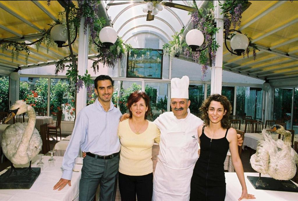 Hotel Ristorante Cigno - Camere And Aparthotel ラティザーナ エクステリア 写真