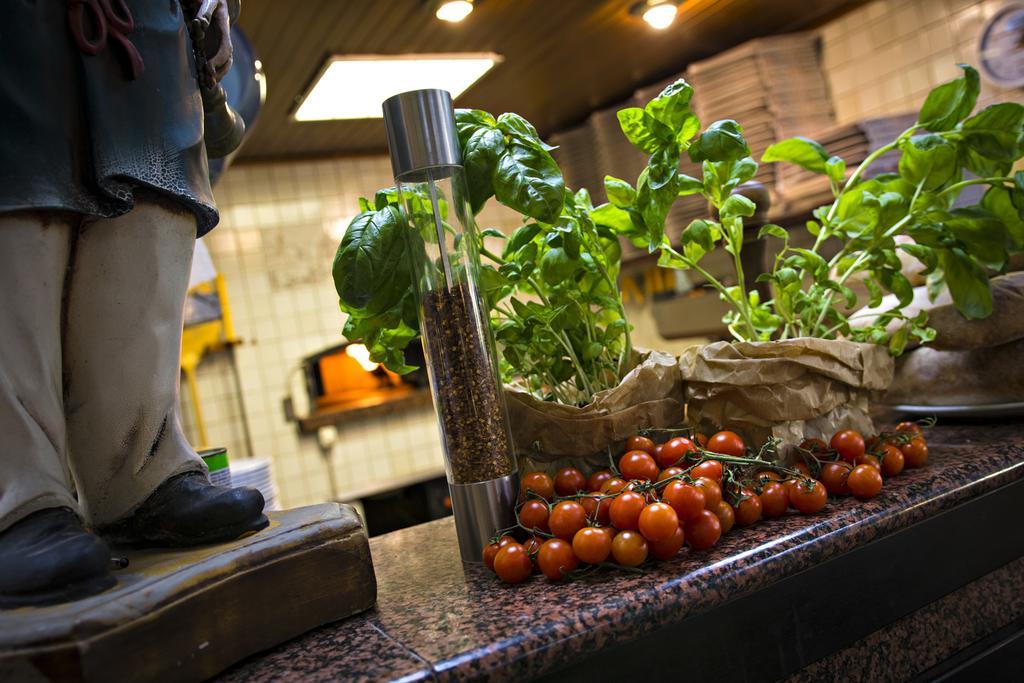 Hotel Ristorante Cigno - Camere And Aparthotel ラティザーナ エクステリア 写真