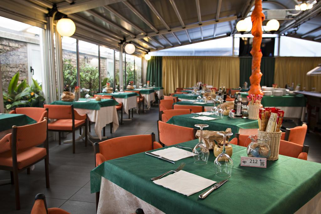 Hotel Ristorante Cigno - Camere And Aparthotel ラティザーナ エクステリア 写真