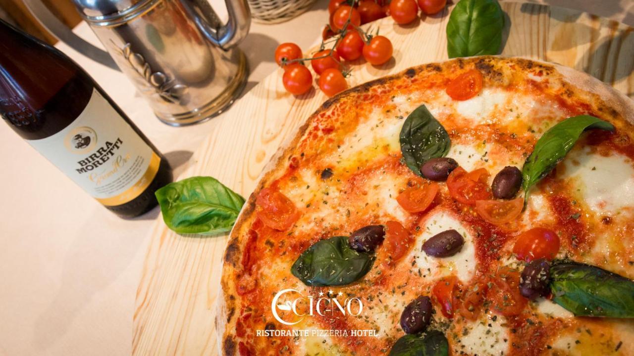 Hotel Ristorante Cigno - Camere And Aparthotel ラティザーナ エクステリア 写真