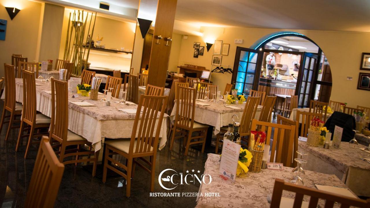 Hotel Ristorante Cigno - Camere And Aparthotel ラティザーナ エクステリア 写真
