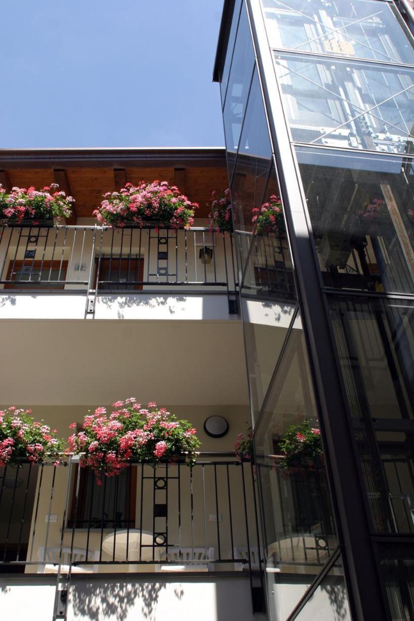 Hotel Ristorante Cigno - Camere And Aparthotel ラティザーナ エクステリア 写真